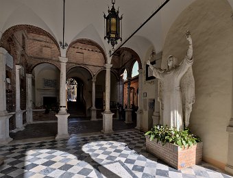 Portico dei Comuni - Statue de Sainte Catherine
