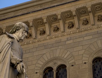 Piazza Salinbeni- Statue de Sallustio Bandini